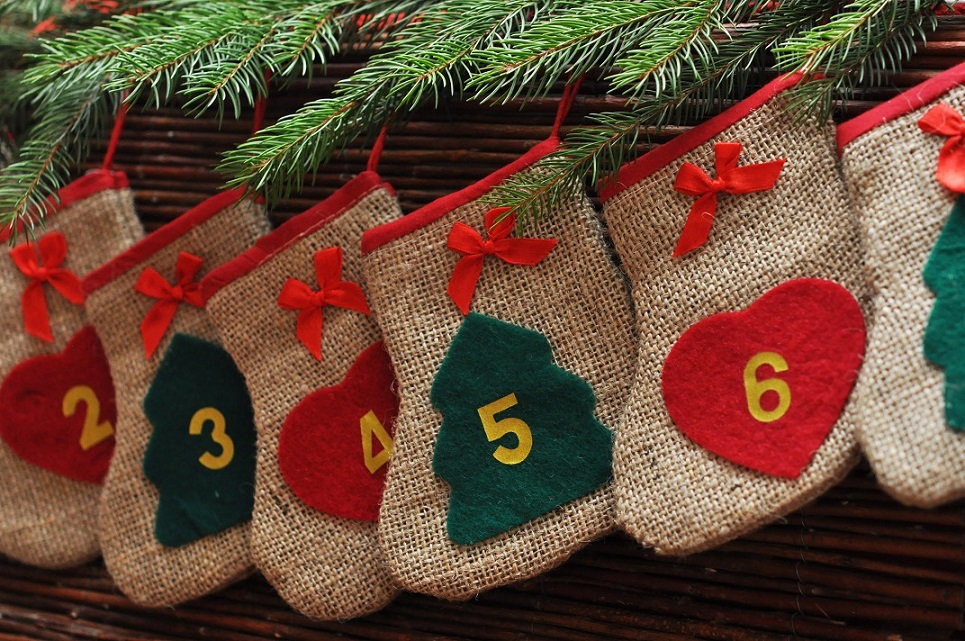 Urlauber können im Sunny Cars-Adventskalender von täglichen Mietwagen-Rabatten profitieren. (Bildque