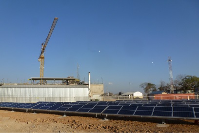 Bau einer industriellen PV-Anlage für ein Bergwerk in Tansania - Bildrechte: Redavia GmbH (Bildquell Bau einer industriellen PV-Anlage für ein Bergwerk in Tansania - Bildrechte: Redavia GmbH (Bildquell