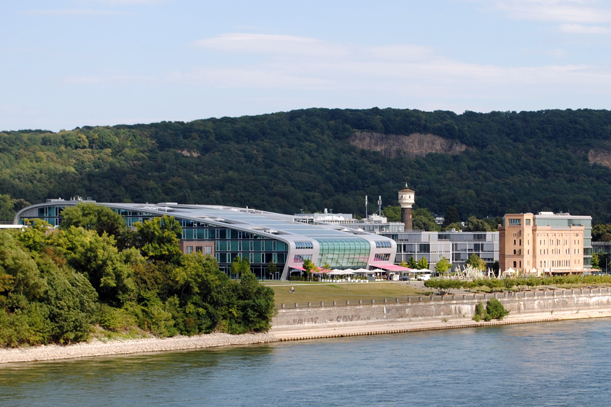 Das Kameha Grand Bonn bietet erstmals ein exklusives Oldtimer-Tour-Wochenende vom 15.-17. Mai 2015. Das Kameha Grand Bonn bietet erstmals ein exklusives Oldtimer-Tour-Wochenende vom 15.-17. Mai 2015.