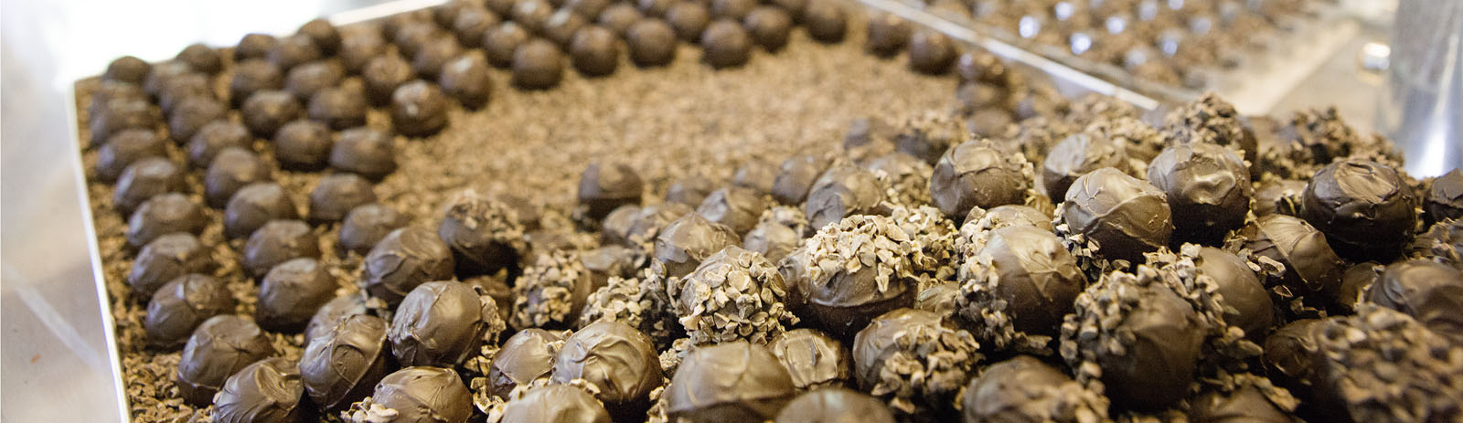 Mit PRALINEN-FIX machen Sie bis zu 100 Pralinen handgefertigte pro Minute! Mit PRALINEN-FIX machen Sie bis zu 100 Pralinen handgefertigte pro Minute!