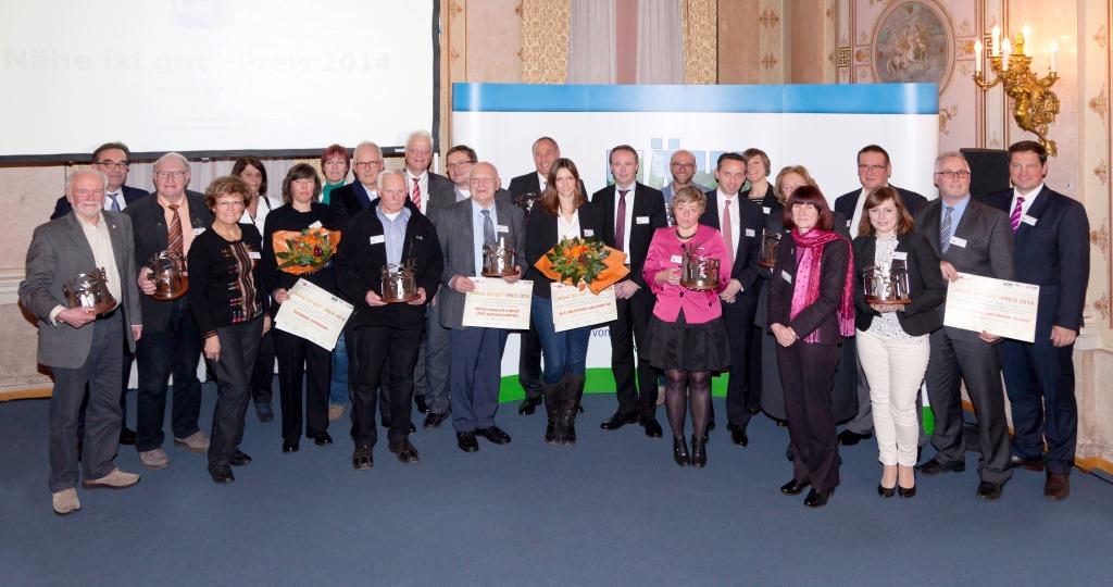 Nähe ist gut - Preisträger 2014 im Hessischen Landtag Nähe ist gut - Preisträger 2014 im Hessischen Landtag