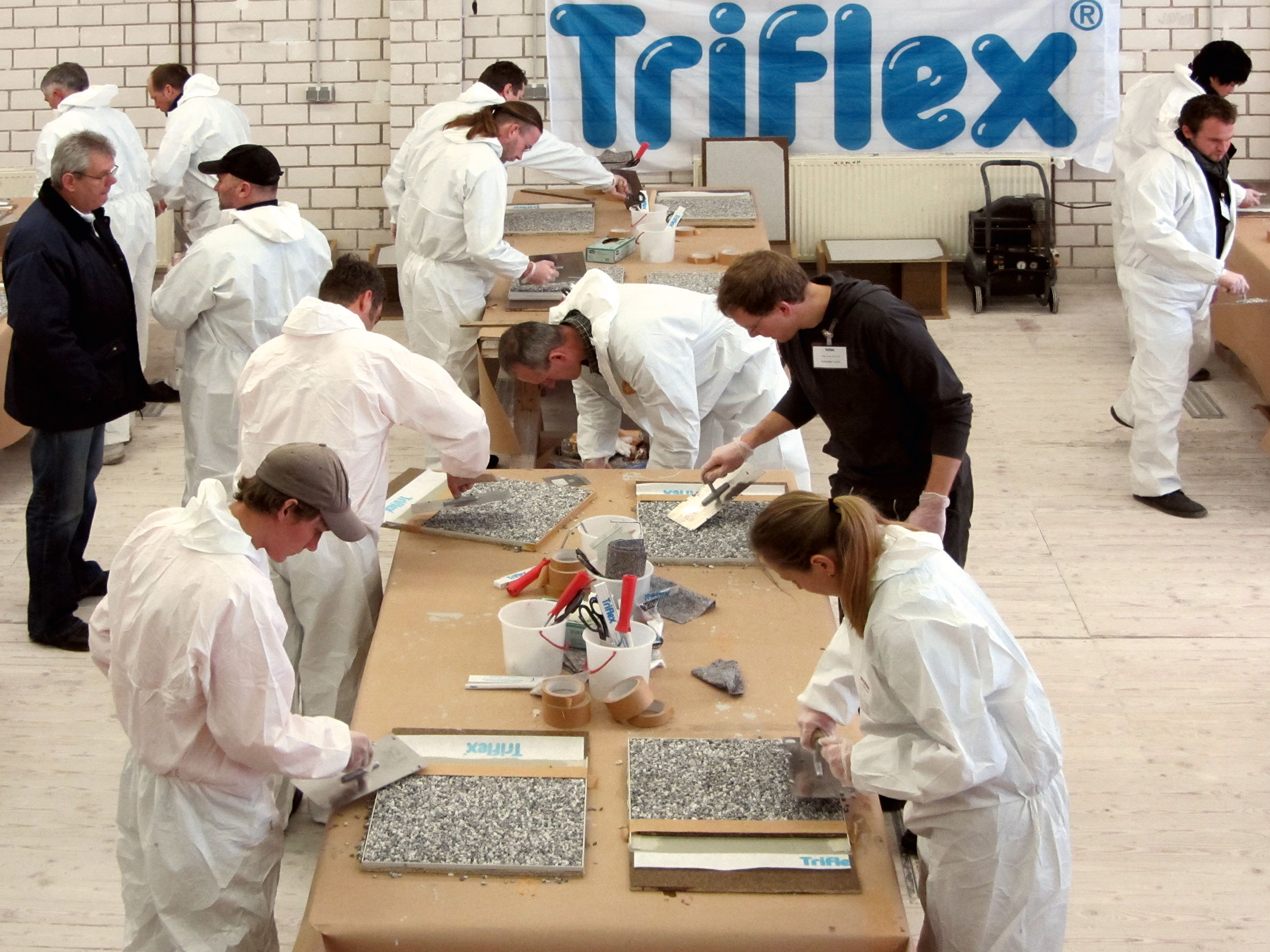 Triflex schult Fachverarbeiter in speziellen Seminaren. Triflex schult Fachverarbeiter in speziellen Seminaren.