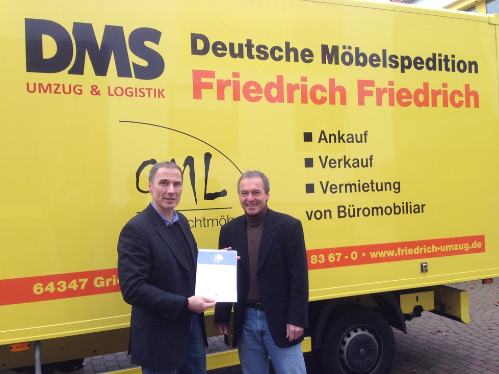 Mario Zorn erhält die Urkunde der BG Verkehr Mario Zorn erhält die Urkunde der BG Verkehr