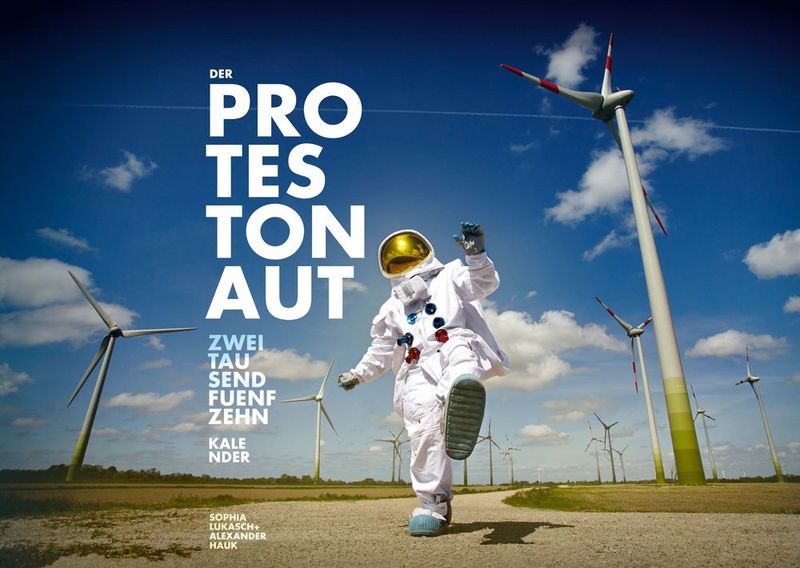 Der Protestonaut-Kalender ist das ideale Geschenk für Politiker und politisch interessierte Menschen Der Protestonaut-Kalender ist das ideale Geschenk für Politiker und politisch interessierte Menschen