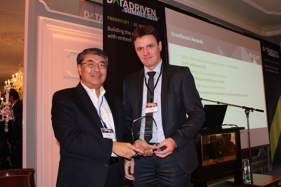 Peter Bollinger, CEO der iTAC Software AG, nimmt?BIRT Excellence Award 2014?entgegen Peter Bollinger, CEO der iTAC Software AG, nimmt?BIRT Excellence Award 2014?entgegen