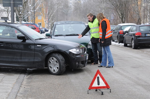 Das elektronische Notrufsystem eCall alarmiert bei einem Unfall automatisch den Rettungsdienst Das elektronische Notrufsystem eCall alarmiert bei einem Unfall automatisch den Rettungsdienst