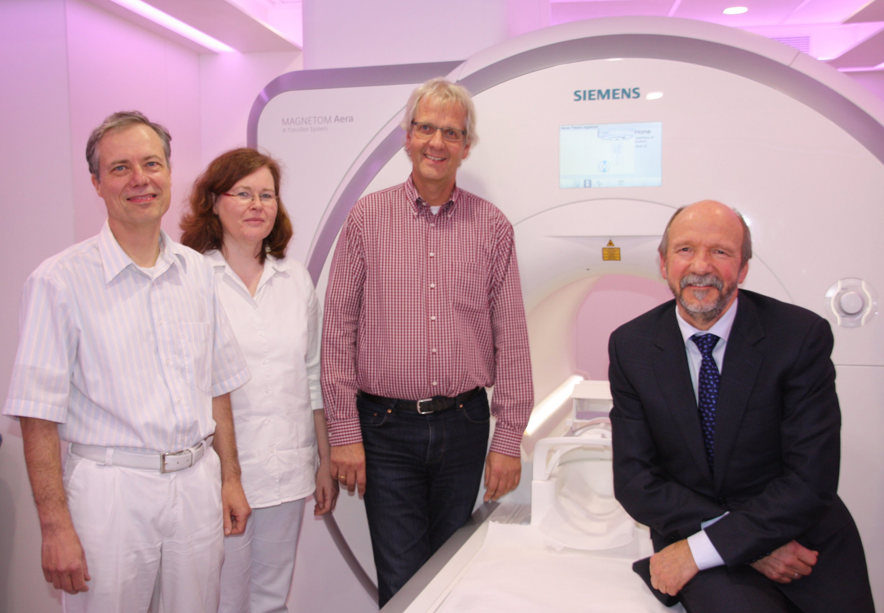 Kardiologen Dr. Niederst, K. Saeger, Radiologe Dr. Michelsen, Dr. Krüger (Geschäftsführer Diranuk) Kardiologen Dr. Niederst, K. Saeger, Radiologe Dr. Michelsen, Dr. Krüger (Geschäftsführer Diranuk)