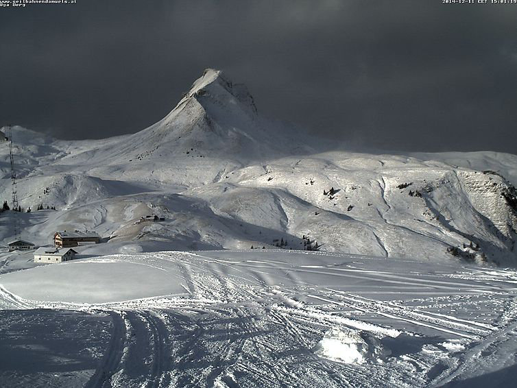 Die Livecam von Damüls zeigt die Mittagsspitze und den Schnee auf den Pisten. (Bildquelle: Seilbahne
