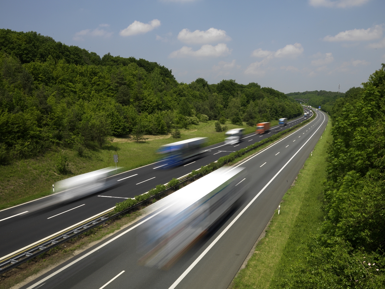 Zehn Jahre Lkw-Mauterhebung durch Toll Collect. Zehn Jahre Lkw-Mauterhebung durch Toll Collect.