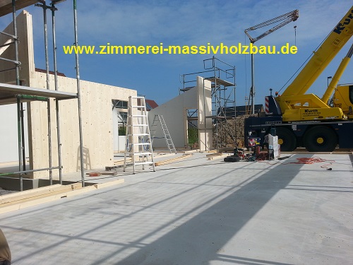 NUR HOLZ Massivholzhaus Vollholzhaus Autokran Montage