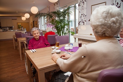 Viele Senioren leben im Pflegeheim auf Viele Senioren leben im Pflegeheim auf