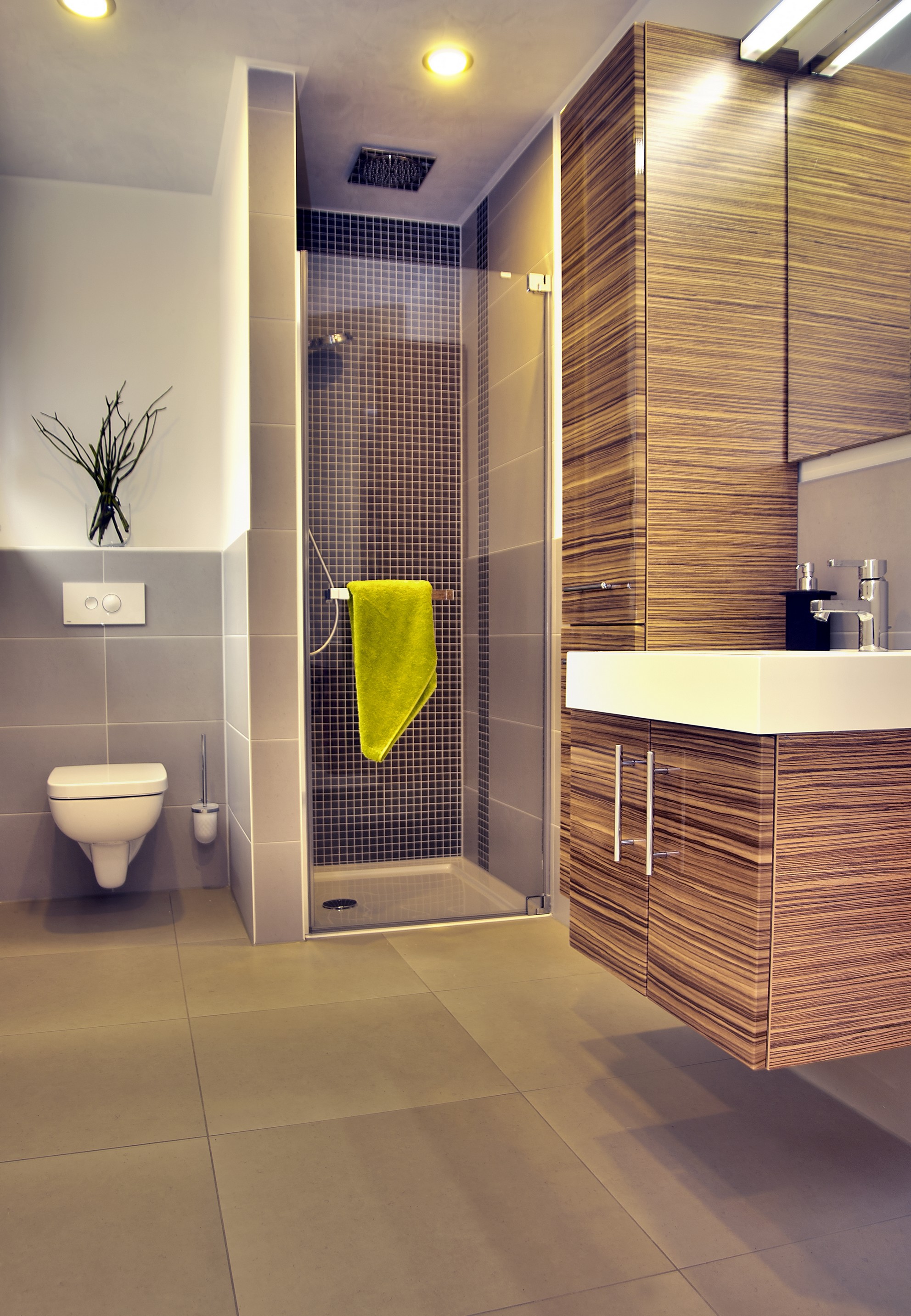 Insbesondere das Badezimmer sollte auch für das Leben im Alter ausgerichtet sein. (Hanlo Haus)