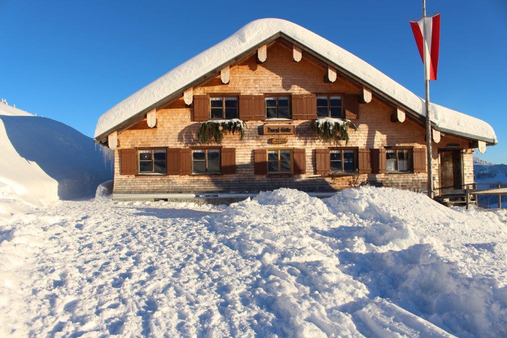 Die Burgl-Hütte im Bregenzerwald - kein Strom - kein elektrisches Licht - aber Bergfeeling pur