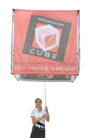Der Promotion Cube bringt die Werbebotschaft in die Luft und sorgt so für Aufmerksamkeit!