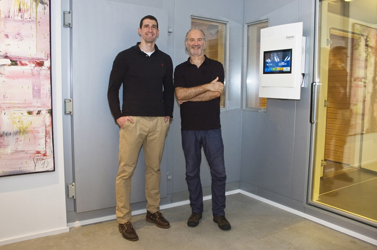 Schellhammer und Uhrig präsentierten die Kältekammer der Praxis"Physio -110 Grad Celsius"