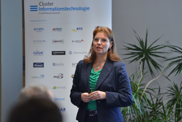 Heike Diebler spricht zum Thema Energiemanagement; Quelle: Cluster IT-Mitteldeutschland, M Scholz