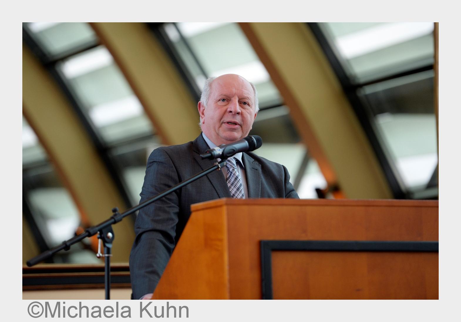 Eckhardt Rehberg, Mitglied des Deutschen Bundestages,über die maritime Wirtschaft. (Bildquelle: Mich