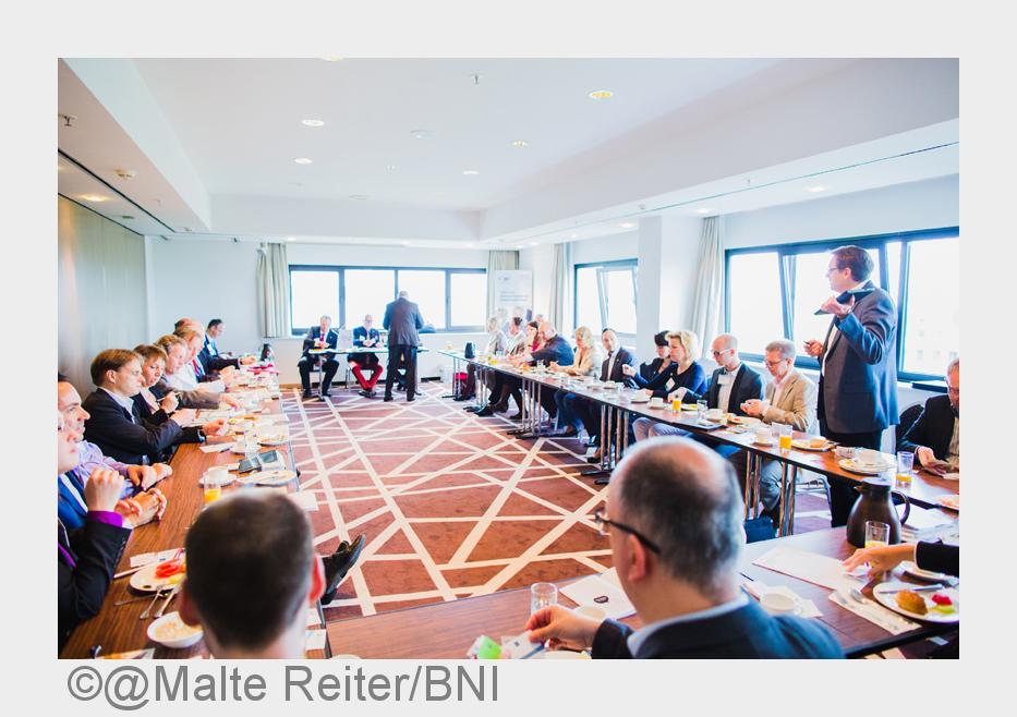 Networking-Treffen des BNI in Düsseldorf. Hier werden Kontakte vermittelt. (Bildquelle: @Malte Reite Networking-Treffen des BNI in Düsseldorf. Hier werden Kontakte vermittelt. (Bildquelle: @Malte Reite