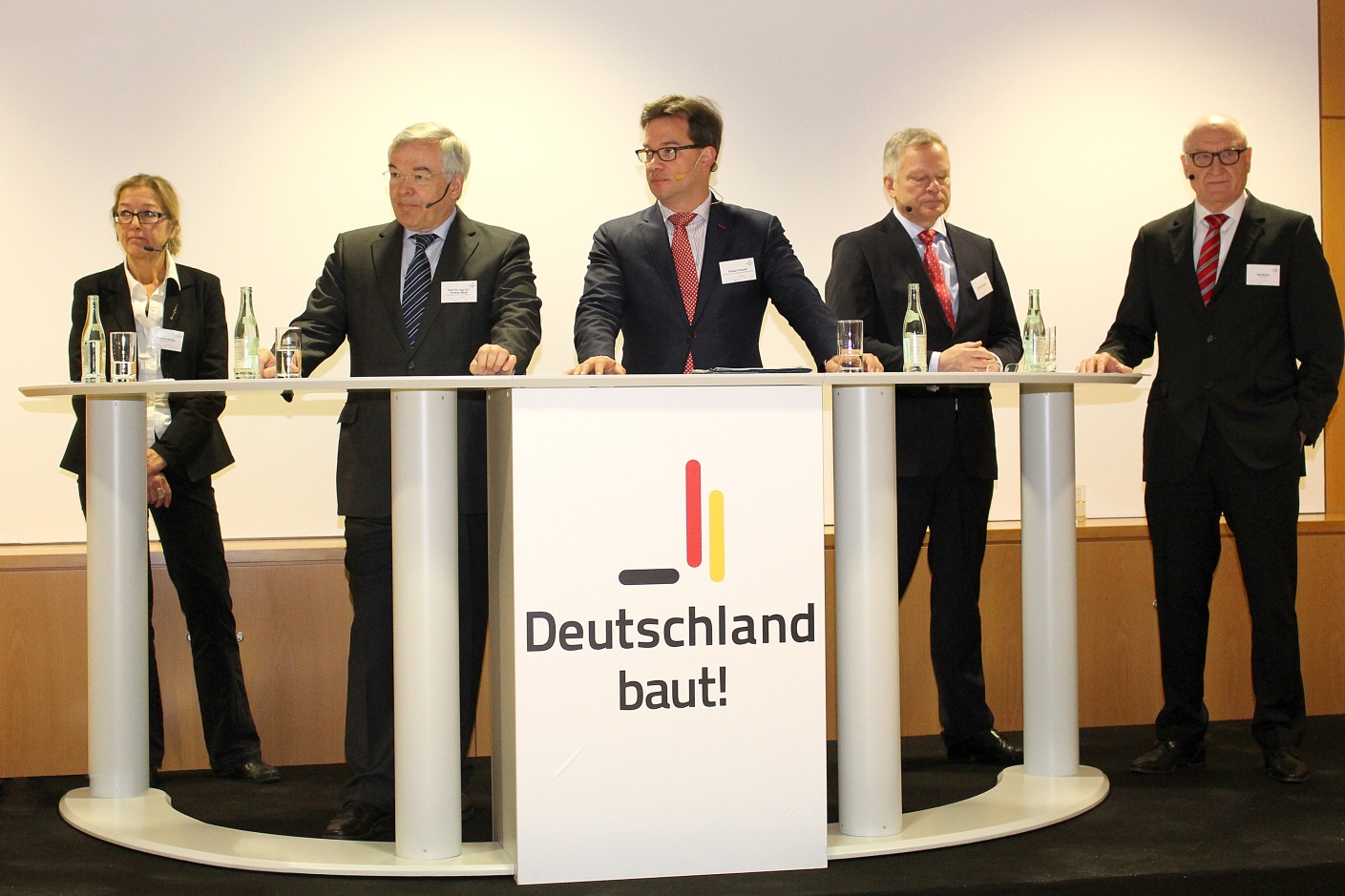 Podiumsdiskussion?Eine Branche sucht Profil?Attraktivität und Perspektive der Baubranche? Podiumsdiskussion?Eine Branche sucht Profil?Attraktivität und Perspektive der Baubranche?