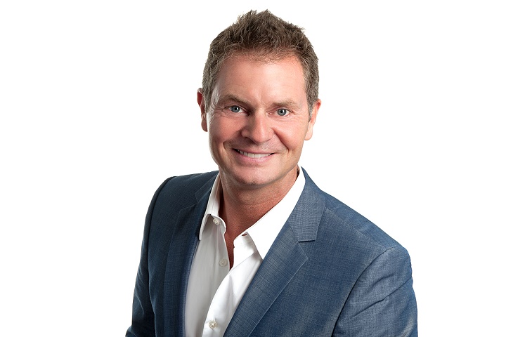 Dirk Kreuter ist Vertriebsexperte, Bestsellerautor und Speaker Dirk Kreuter ist Vertriebsexperte, Bestsellerautor und Speaker