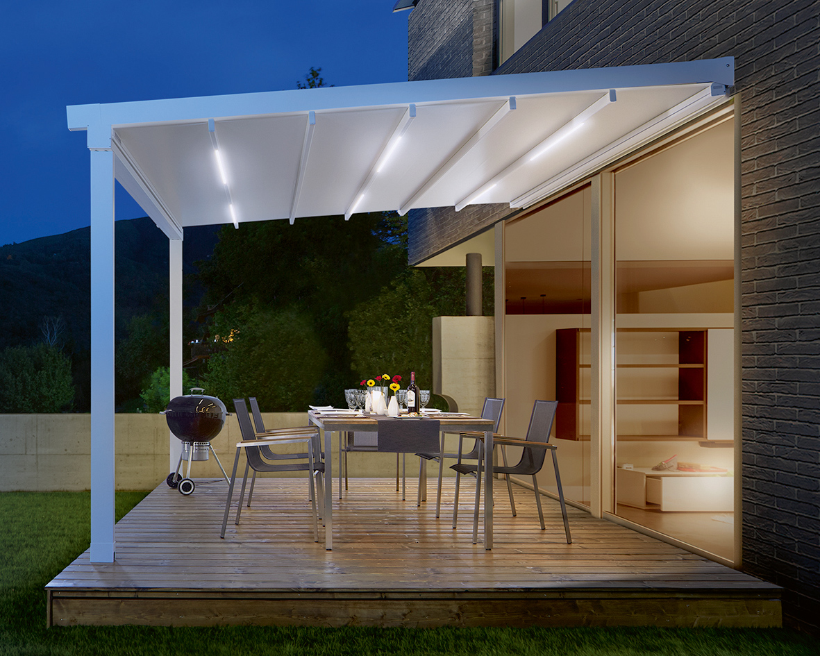 Die perfekte Lösung für eine stimmungsvolle Atmosphäre: PERGOLA SUNRAIN mit integrierter LED-Beleuch