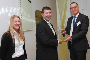 Ausgezeichnete Zusammenarbeit: Der Hirschmann Supplier Award wurde an MCD Elektronik verliehen. Ausgezeichnete Zusammenarbeit: Der Hirschmann Supplier Award wurde an MCD Elektronik verliehen.