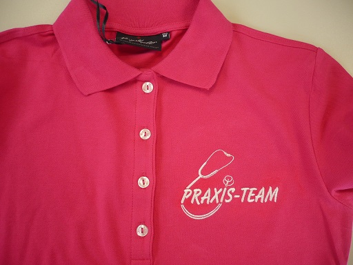 Poloshirt, bestickt mit dem Logo Praxis-Team