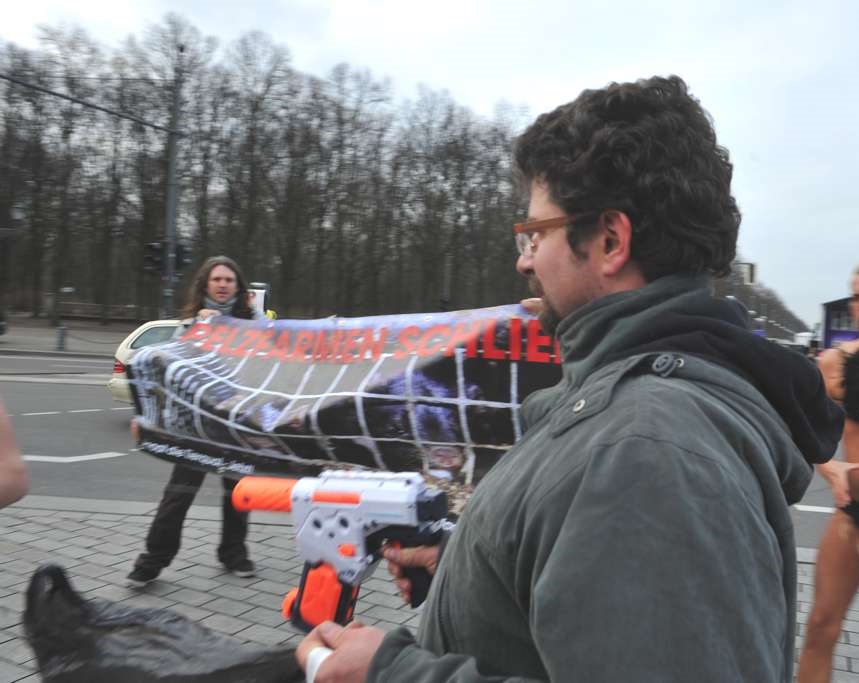 Tierschutzbüro-Aktivisten mit Buttersäure angegriffen ?Prozess gegen Attentäter beginnt Tierschutzbüro-Aktivisten mit Buttersäure angegriffen ?Prozess gegen Attentäter beginnt