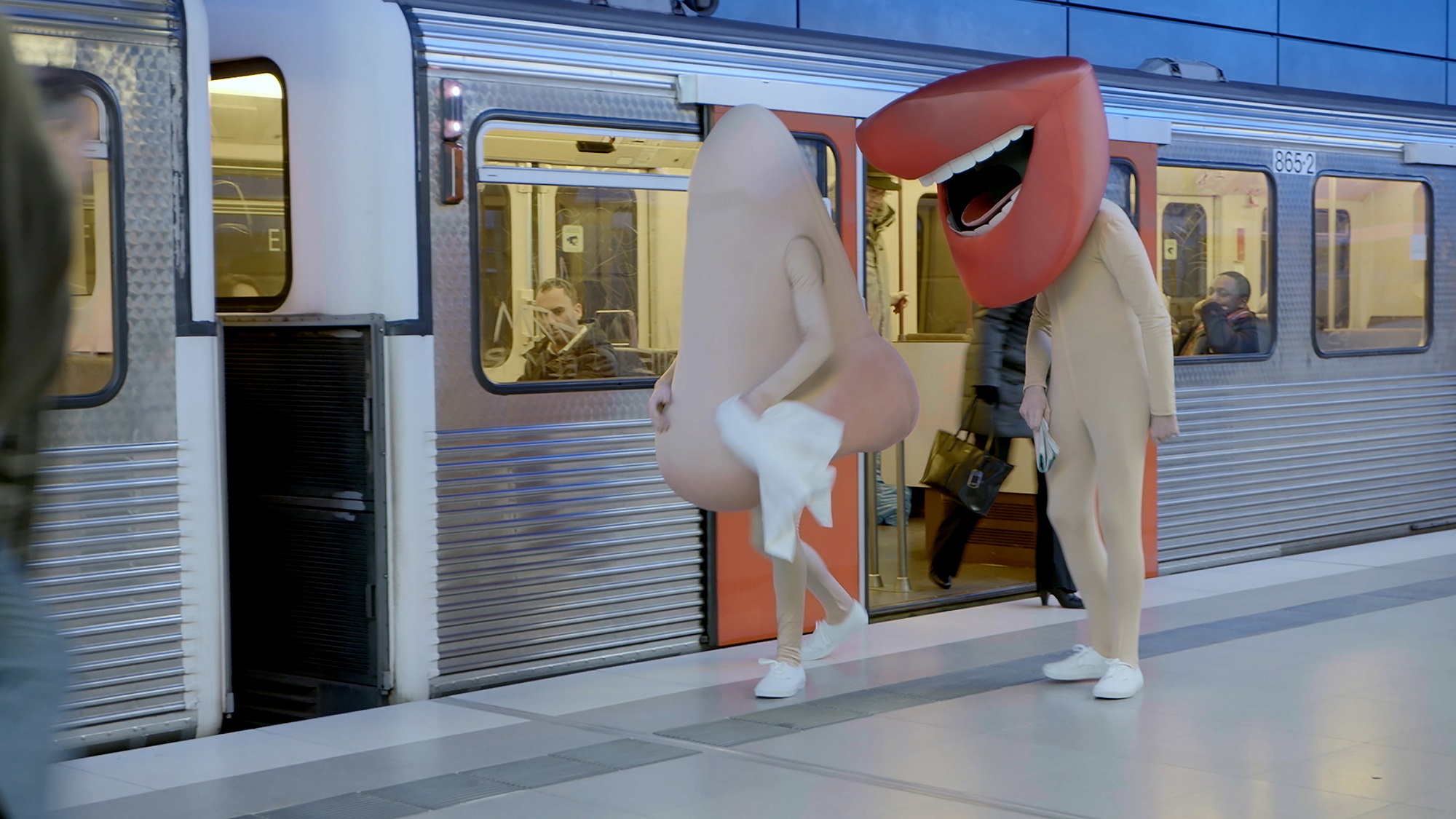 "Mund" und"Nase" in Hamburger S-Bahnen "Mund" und"Nase" in Hamburger S-Bahnen