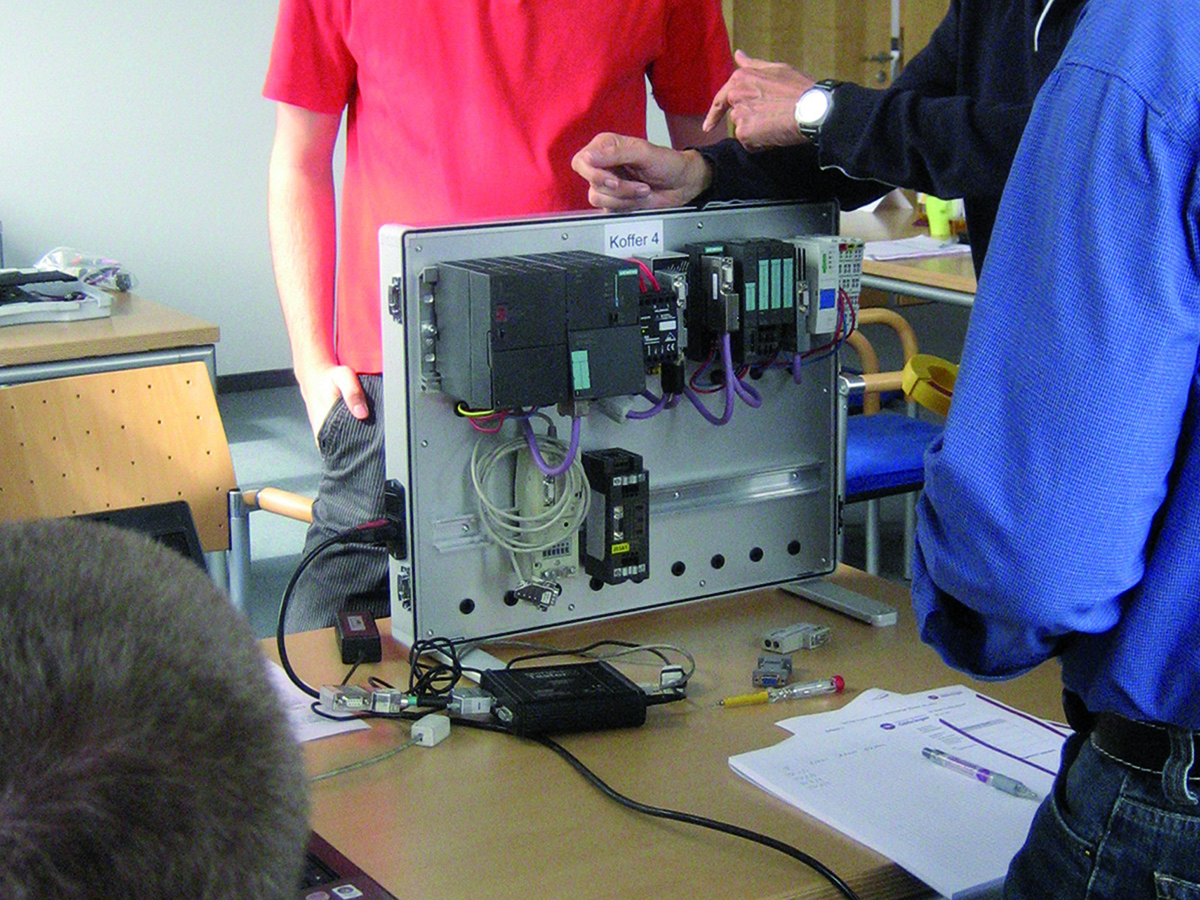 Die verschiedenen Arten von elektromagnetischen Einflüssen werden besprochen.
