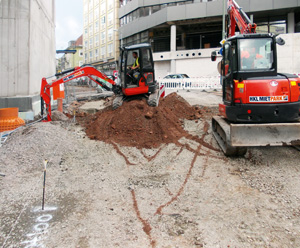 Minibagger von HKL verrichten den Erdaushub rund um das neue Shopping-Center in Kaiserslautern. Minibagger von HKL verrichten den Erdaushub rund um das neue Shopping-Center in Kaiserslautern.