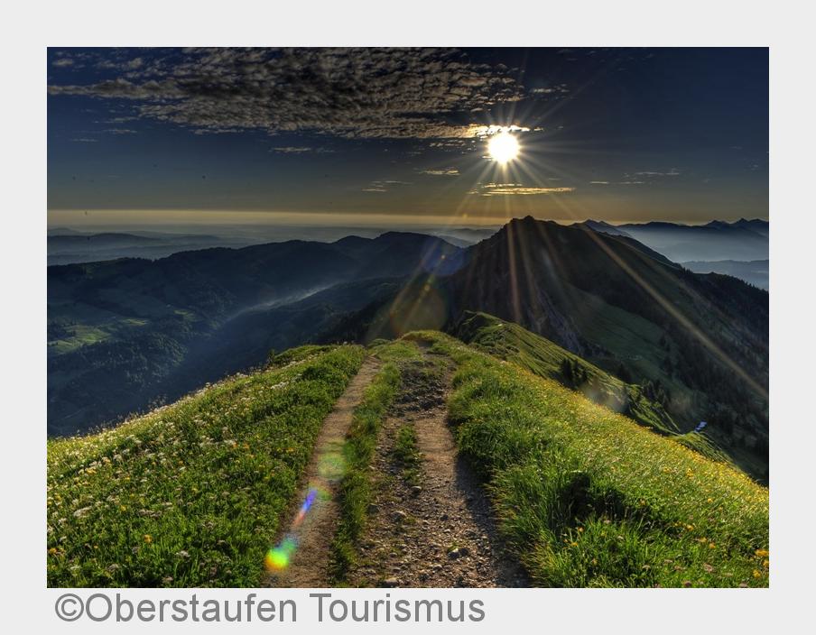 Sonnenaufgangüber Oberstaufen. (Bildquelle: Oberstaufen Tourismus)