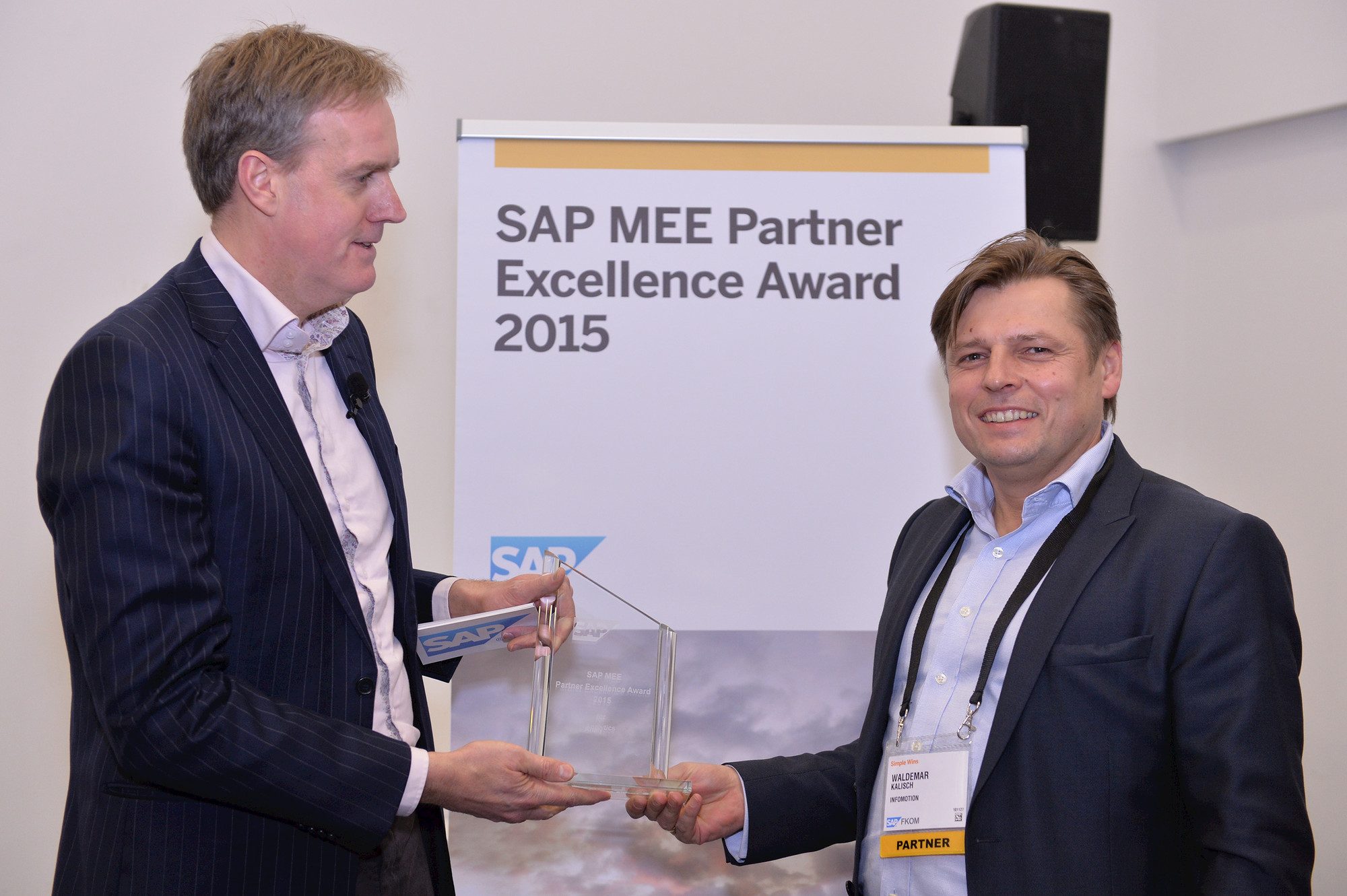 Waldemar Kalisch, Business Manager, freut sichüber die Auszeichnung durch SAP Waldemar Kalisch, Business Manager, freut sichüber die Auszeichnung durch SAP