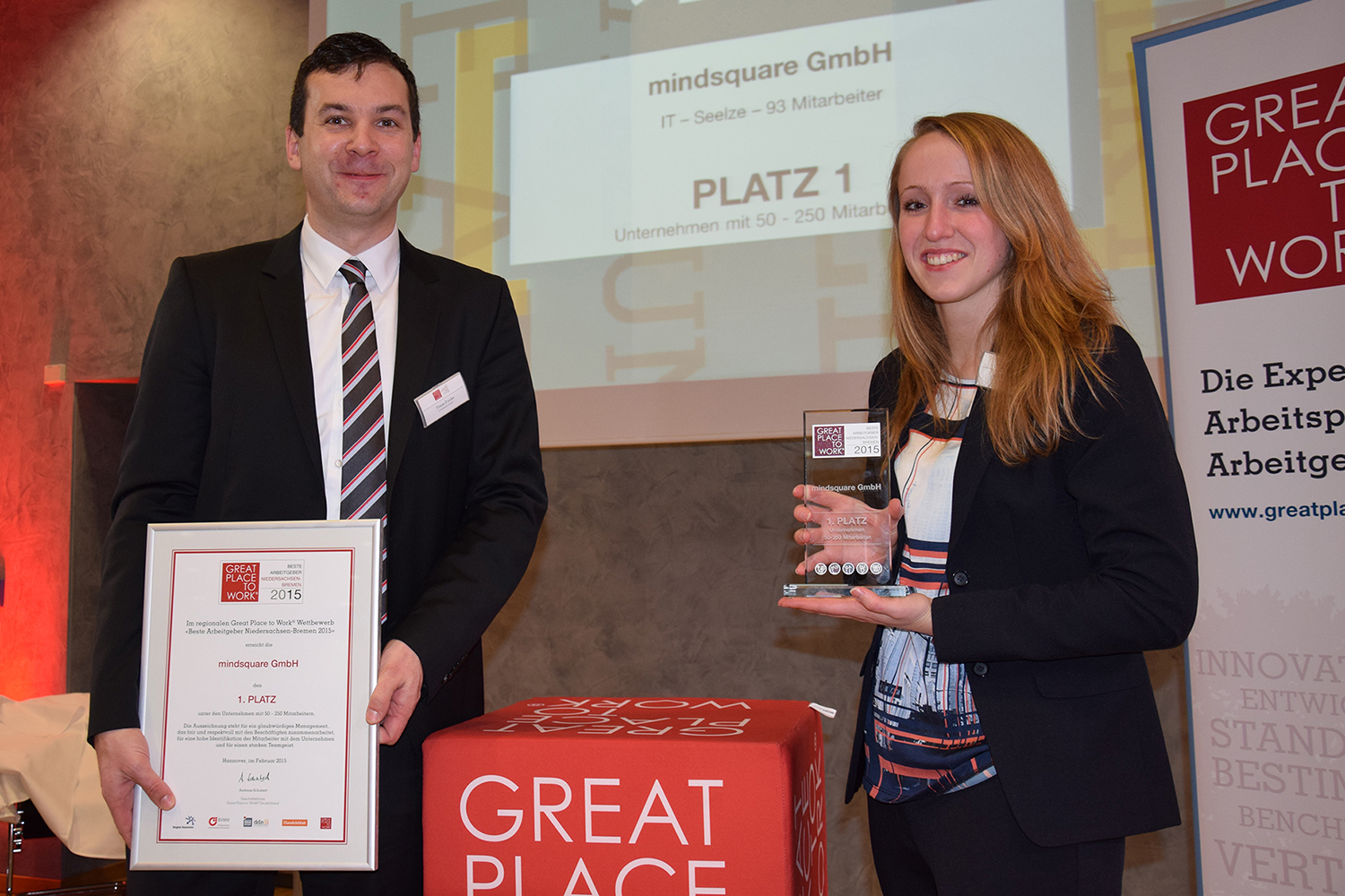 mindsquare bei der Preisverleihung: v.l. Timm Funke (Personalleiter und Geschäftsführer), Marie Böni mindsquare bei der Preisverleihung: v.l. Timm Funke (Personalleiter und Geschäftsführer), Marie Böni