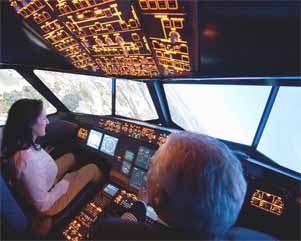 Führungsseminar im Flugsimulator - Pilot mit Teilnehmerin in Übung