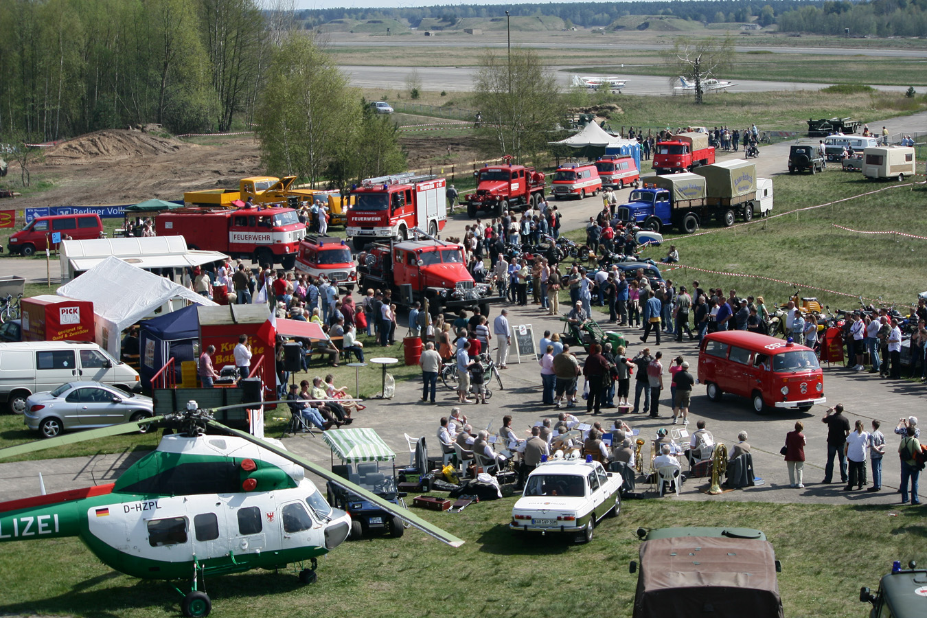 Ostfahrzeugtreffen im Luftfahrtmuseum Finowfurt Ostfahrzeugtreffen im Luftfahrtmuseum Finowfurt