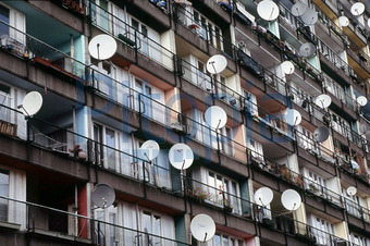 SAT-Schüsseln Verunstaltern Hausfasaden
