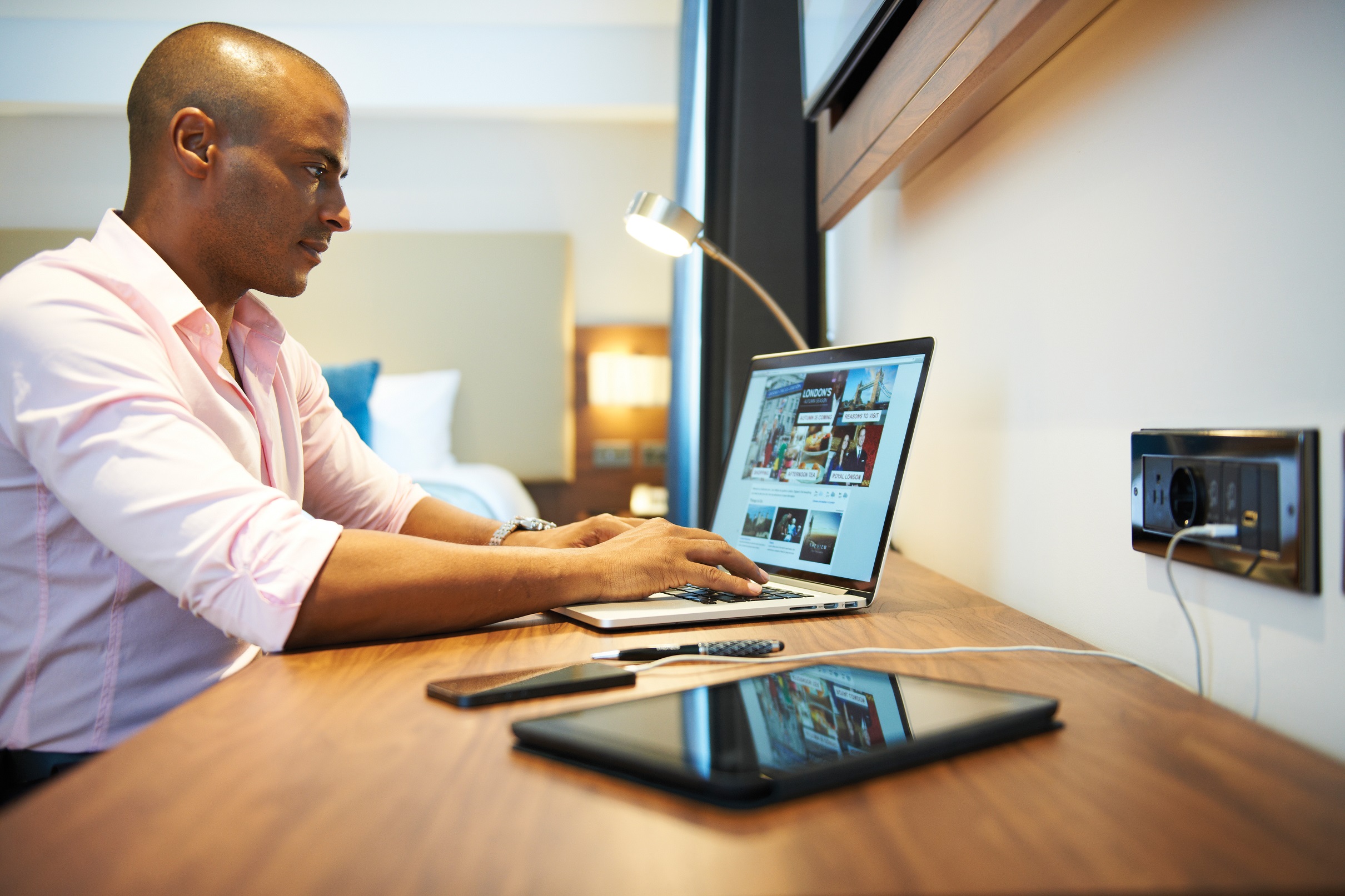 Dt. Unternehmen verschwenden 3,6 Mrd. EUR/Jahr für WLAN auf Geschäftsreisen. (Quelle: Amba Hotels) Dt. Unternehmen verschwenden 3,6 Mrd. EUR/Jahr für WLAN auf Geschäftsreisen. (Quelle: Amba Hotels)