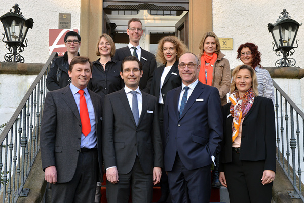 DasÄrzteteam der Augen- und Laserklinik Castrop-Rauxel mit Ihrem Gast PD Dr. Dr. Fritz Hengerer. DasÄrzteteam der Augen- und Laserklinik Castrop-Rauxel mit Ihrem Gast PD Dr. Dr. Fritz Hengerer.