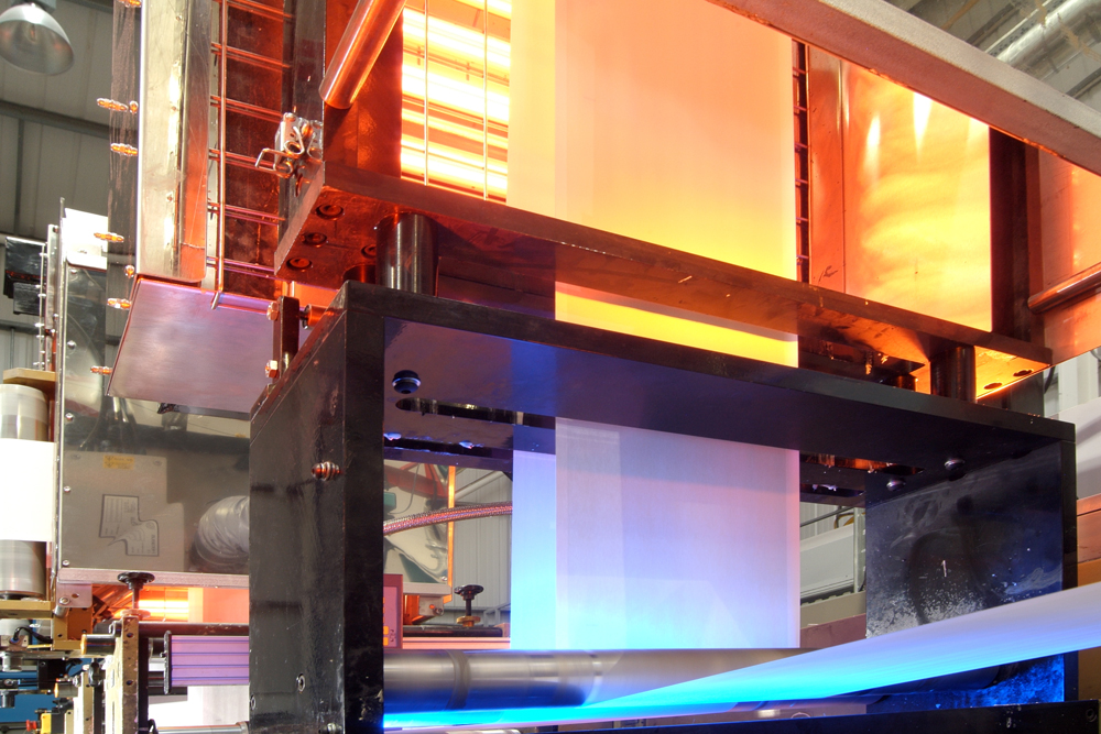 UV-Strahlung härtet, Infrarot-Wärme trocknet - Tests helfen die Parameter dafür zu bestimmen. UV-Strahlung härtet, Infrarot-Wärme trocknet - Tests helfen die Parameter dafür zu bestimmen.
