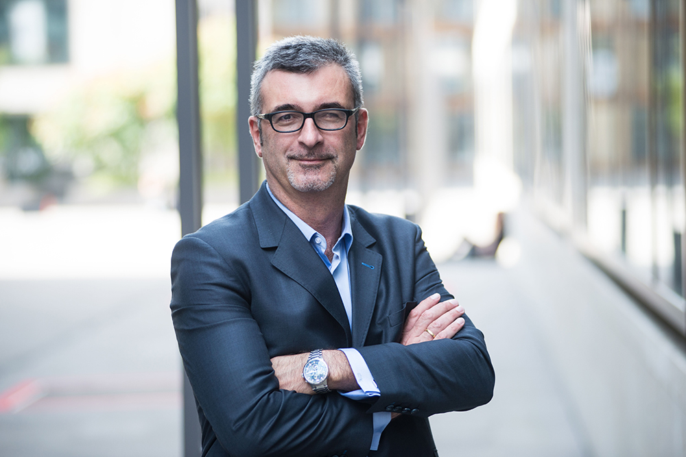 Verkaufsexperte Dieter Menyhart und Ducati (Schweiz) AG vereinbaren Zusammenarbeit.