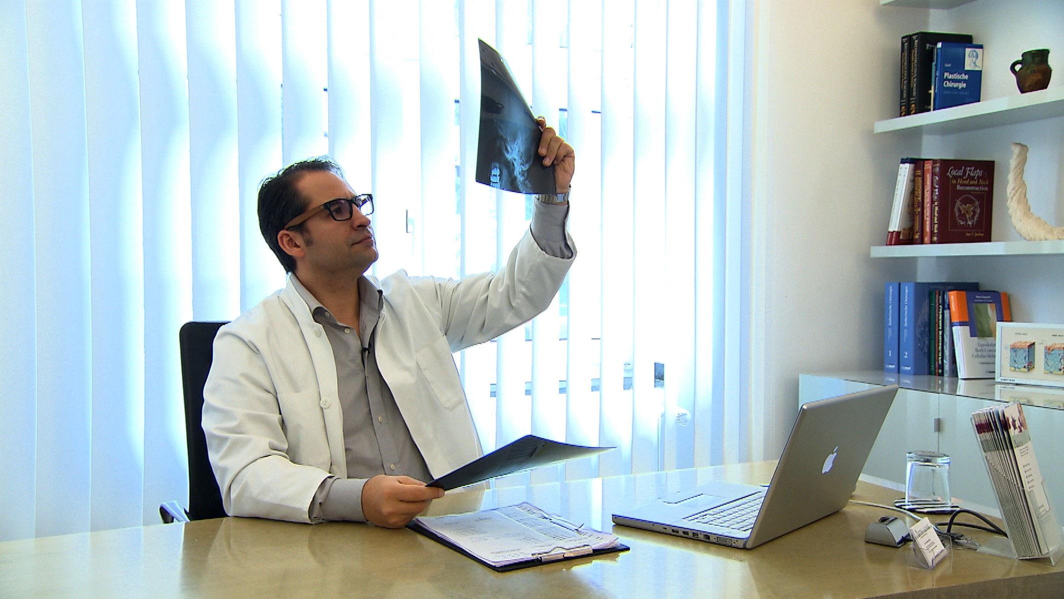 Dr. med. Mehmet Akbas, Facharzt für Plastische undÄsthetische Chirurgie Dr. med. Mehmet Akbas, Facharzt für Plastische undÄsthetische Chirurgie