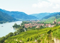 Weißenkirchen ist die älteste und größte Weinbaugemeinde der Wachau. Weißenkirchen ist die älteste und größte Weinbaugemeinde der Wachau.