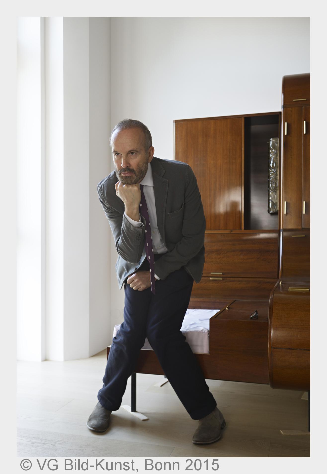 Porträt Erwin Wurm, 2015, Studio Wurm, Foto: Eva Würdinger (Bildquelle:©VG Bild-Kunst, Bonn 2015)