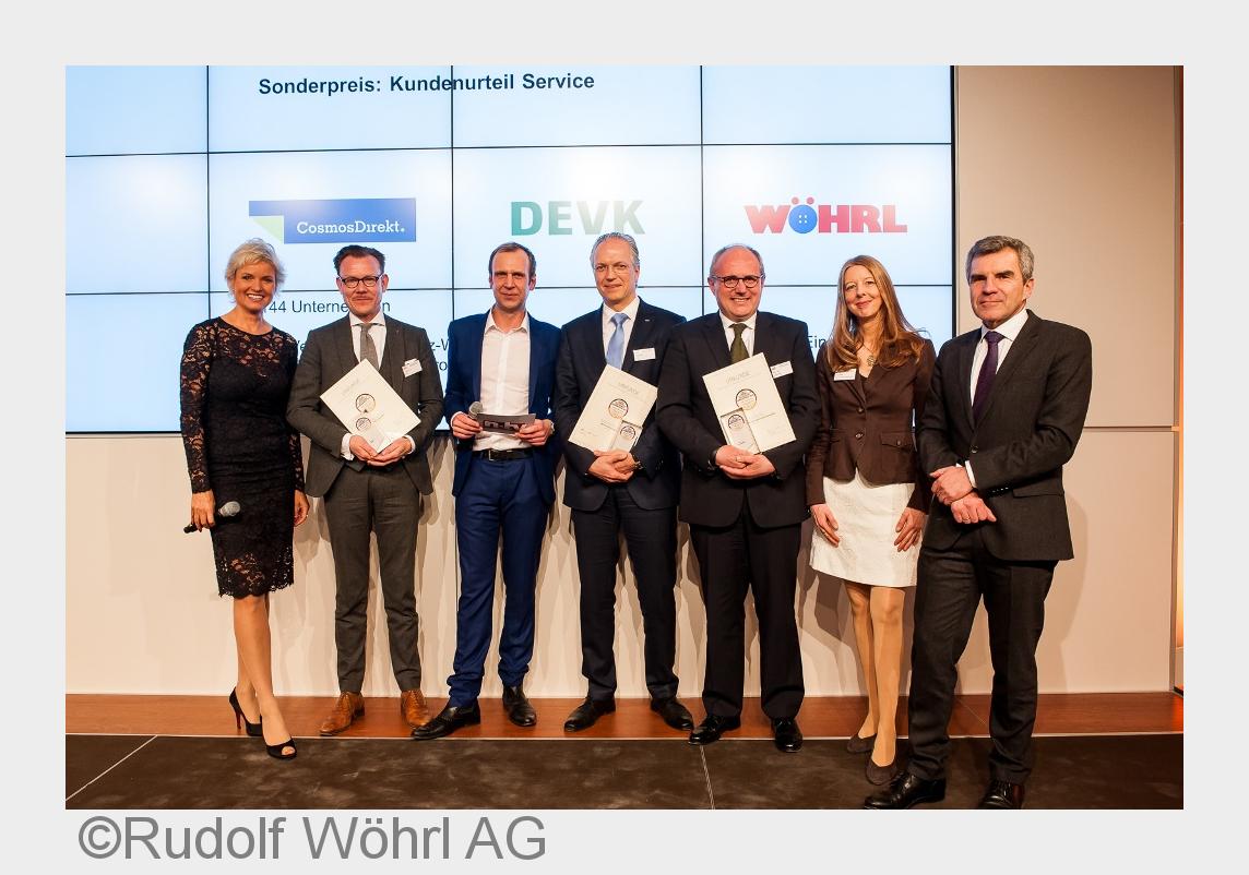 Verkaufsleiter Matthias Muck (2.v.r.) nahm für WÖHRL den Deutschen Servicepreis 2015 entgegen. (Bild Verkaufsleiter Matthias Muck (2.v.r.) nahm für WÖHRL den Deutschen Servicepreis 2015 entgegen. (Bild