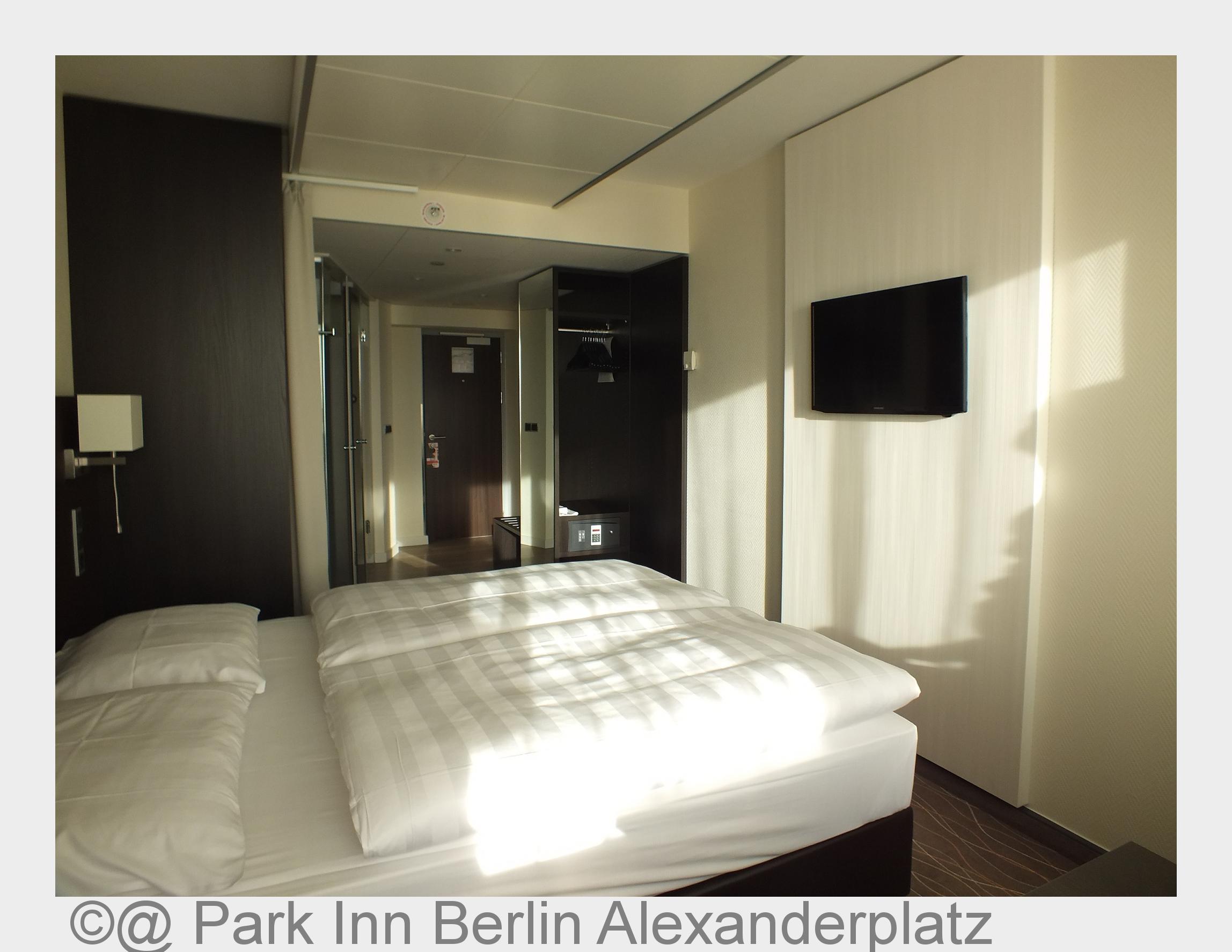 Renoviertes Zimmer - Park Inn Berlin Alexanderplatz (Bildquelle: @ Park Inn Berlin Alexanderplatz)