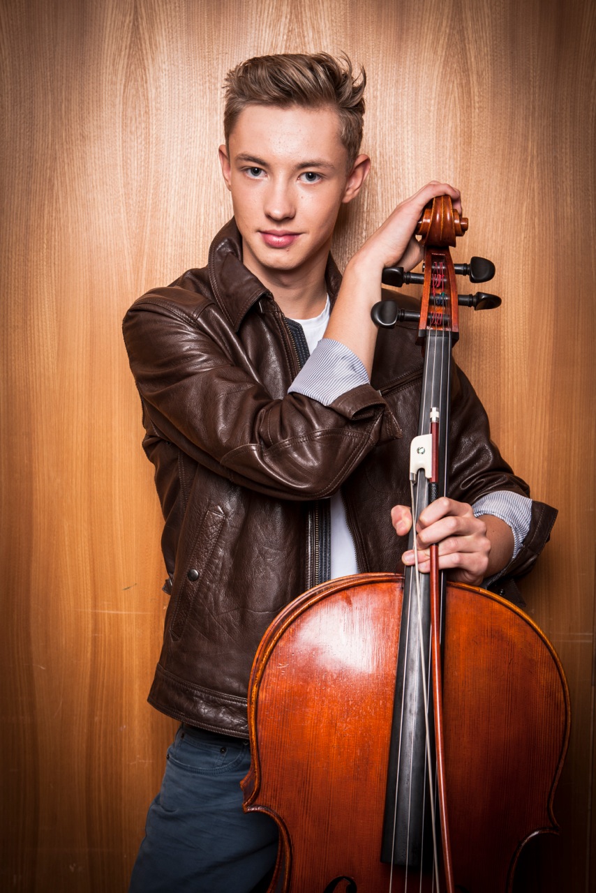 Sebastian Fritsch liebt Sleeping Beauty - Theis-Cello-Kopie des Meisters Domenico Montagnana   Foto: