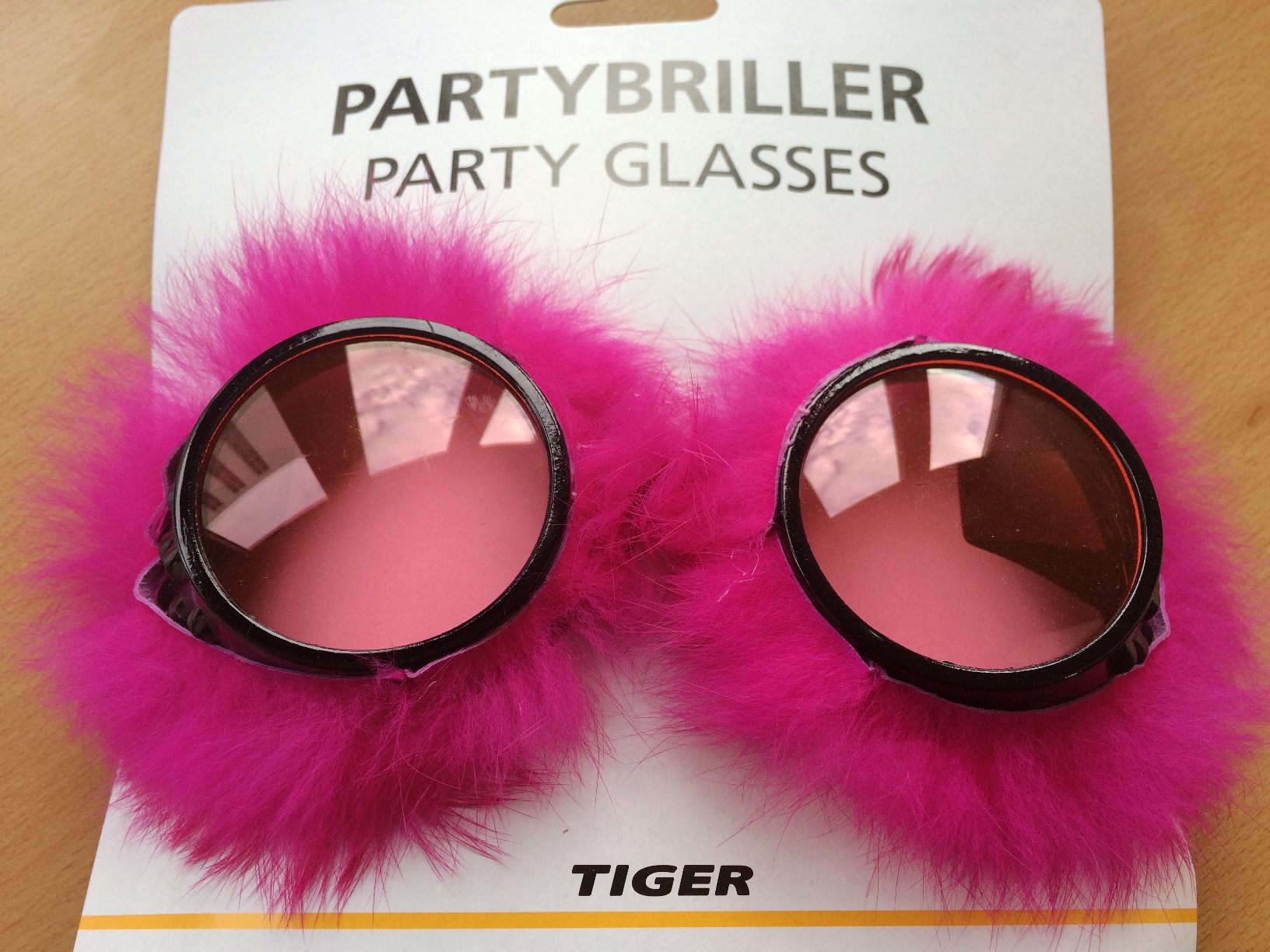 Deutsche Tierschutzbüro: Tiger-Stores nehmen Partybrille mit echtem Pelz aus dem Sortiment Deutsche Tierschutzbüro: Tiger-Stores nehmen Partybrille mit echtem Pelz aus dem Sortiment