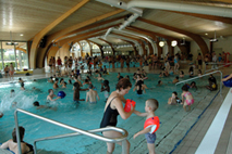Fast zwei Jahre haben die Haslacher auf ihr Hallenbad warten müssen, da es für fast 5 Millionen Euro Fast zwei Jahre haben die Haslacher auf ihr Hallenbad warten müssen, da es für fast 5 Millionen Euro