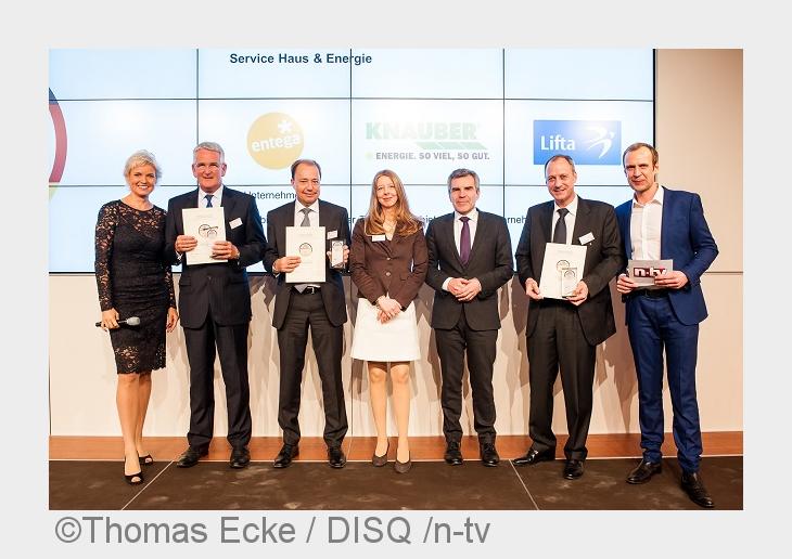 Geschäftsführer Holger Vohrmann nimmt für Knauber Ergas den Servicepreis 2015 entgegen. (Bildquelle: